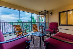 Terrace/patio - Available 2025 !! Beautiful Water View 2 Bed+ Den +Garage Veranda Treviso Bay (Naples)