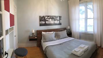 4 bedrooms, desk, iron/ironing board, travel cot