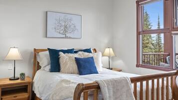 2 bedrooms, desk, iron/ironing board, travel crib