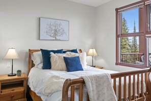 2 bedrooms, desk, iron/ironing board, travel cot