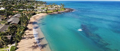 靠近海滩、沙滩椅、沙滩毛巾