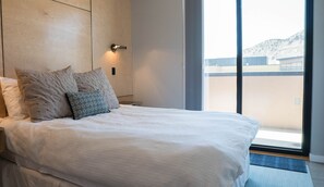 3 soverom, safe på rommet, strykejern/-brett og reiseseng for barn