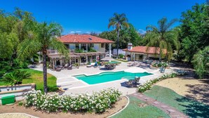 A large house with a swimming pool, outdoor seating, and a garden. - A Writer's Hideaway and Private Escape for the Hollywood Elite. (Westlake Village)