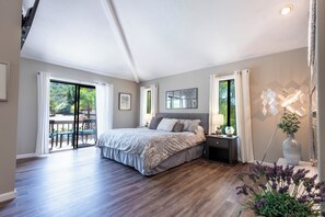 4 bedrooms, iron/ironing board, travel cot, WiFi - A Writer's Hideaway and Private Escape for the Hollywood Elite. (Westlake Village)