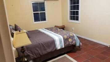 3 bedrooms, desk, iron/ironing board, WiFi