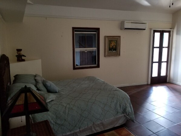 3 bedrooms, desk, iron/ironing board, WiFi