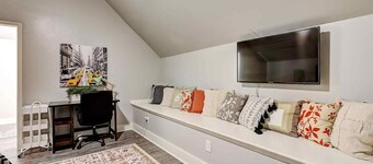 Indie Escape-2 in 1- stone’s throw to the Plaza