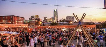 Indie Escape-2 in 1- stone’s throw to the Plaza