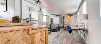 Indie Escape-2 in 1- stone’s throw to the Plaza