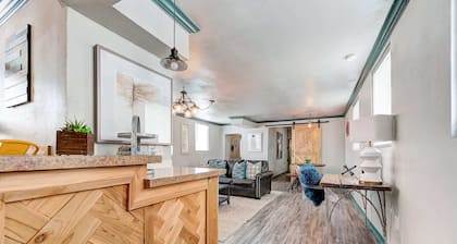 Indie Escape-2 in 1- stone’s throw to the Plaza