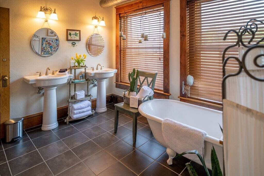 Bathtub, hair dryer, towels