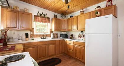 Pintoresca cabaña en el área de Smoky Mountain conveniente para todas las atracciones