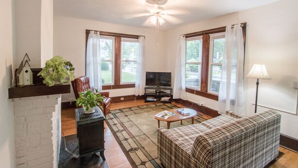 A living room with a fireplace, a television, a sofa, and a coffee table. - Charming Cottage in town~on Appalachian Trail~Mountain Views~   (Hot Springs)