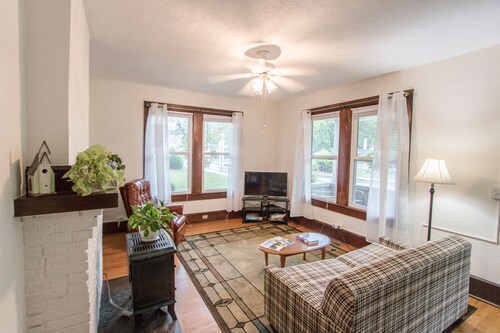 Charming Cottage in town~on Appalachian Trail~Mountain Views~  