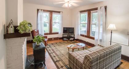 Charming Cottage in town~on Appalachian Trail~Mountain Views~