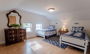 4 bedrooms, iron/ironing board, free WiFi, bed sheets