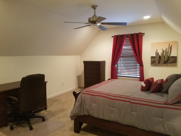 Room - Well-appointed Hardin Valley home (Knoxville)