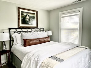 4 bedrooms, desk, iron/ironing board, travel crib