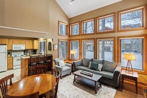 Smart TV, fireplace, DVD player