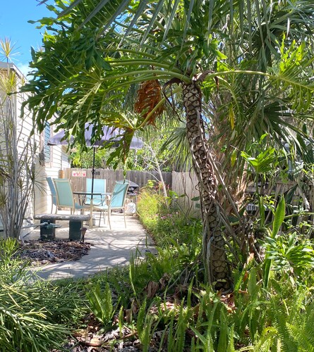 Two-bedroom house in peaceful St Pete neighborhood