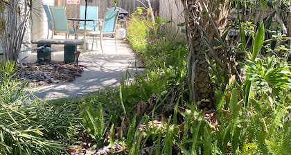 Two-bedroom house in peaceful St Pete neighborhood