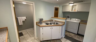 Cool ‘n Calm - A newly renovated basement house