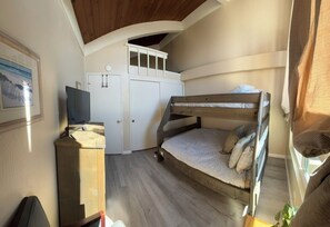 2 Schlafzimmer, Schreibtisch, Bügeleisen/Bügelbrett, kostenloses WLAN