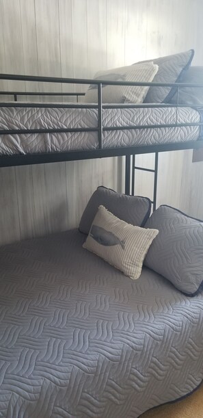 3 chambres, fer et planche à repasser, lit parapluie, Wi-Fi gratuit