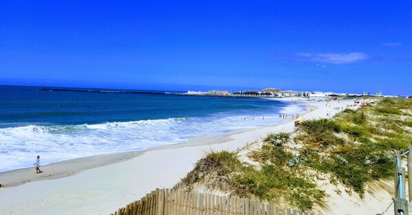 Ubicación a pie de playa y tumbonas