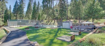 Mountain cabin with fireplace, rec center access & game room - near downtown