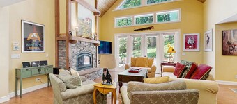 Mountain cabin with fireplace, rec center access & game room - near downtown