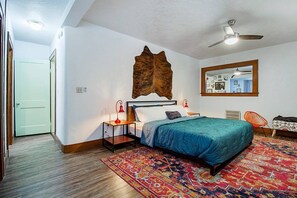 1 dormitorio, escritorio, tabla de planchar con plancha y wifi
