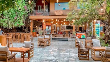 Breakfast, lunch and dinner served