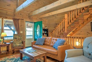 Smart TV, caminetto, lettore DVD, tavolo da ping pong