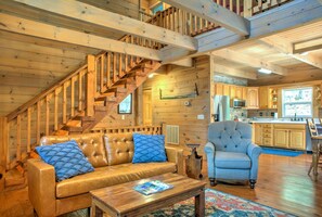 Smart TV, caminetto, lettore DVD, tavolo da ping pong