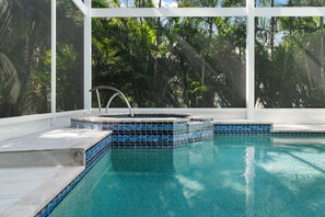 Piscina all'aperto, una piscina riscaldata