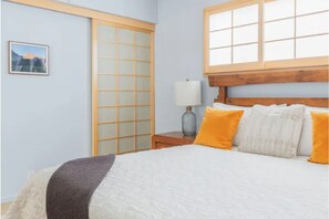 1 chambre, coffre-fort, bureau, fer et planche à repasser
