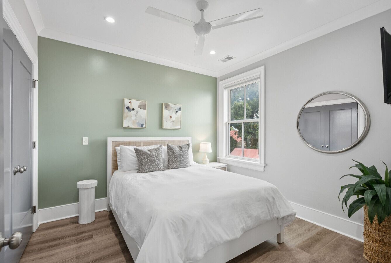 2 多间卧室、办公桌、熨斗/熨衣板、旅行婴儿床