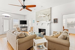 Smart TV, fireplace, DVD player, books - Relaxed Cancellation Policy! Oceanfront home with pool,hot tub, fire pit, bikes. (St Augustine)