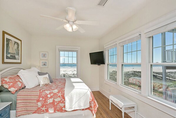 5 bedrooms, desk, iron/ironing board, travel cot