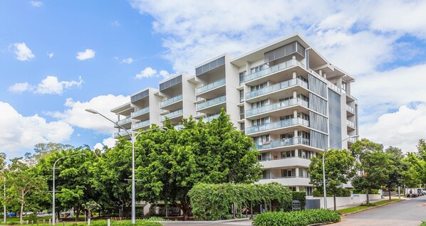 Front of property - Theodore Apartments (Kelvin Grove)