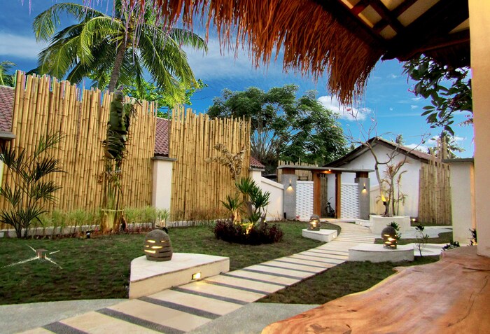 Villa garden pathway – The White Key Luxury Villas