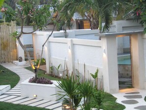 Garden - The White Key Luxury Villas (Gili Trawangan)