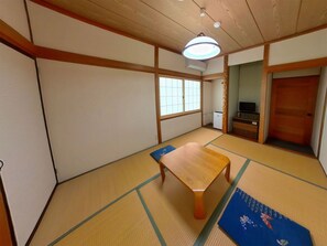 ستائر تعتيم وواي فاي مجانًا وملاءات أسرّة