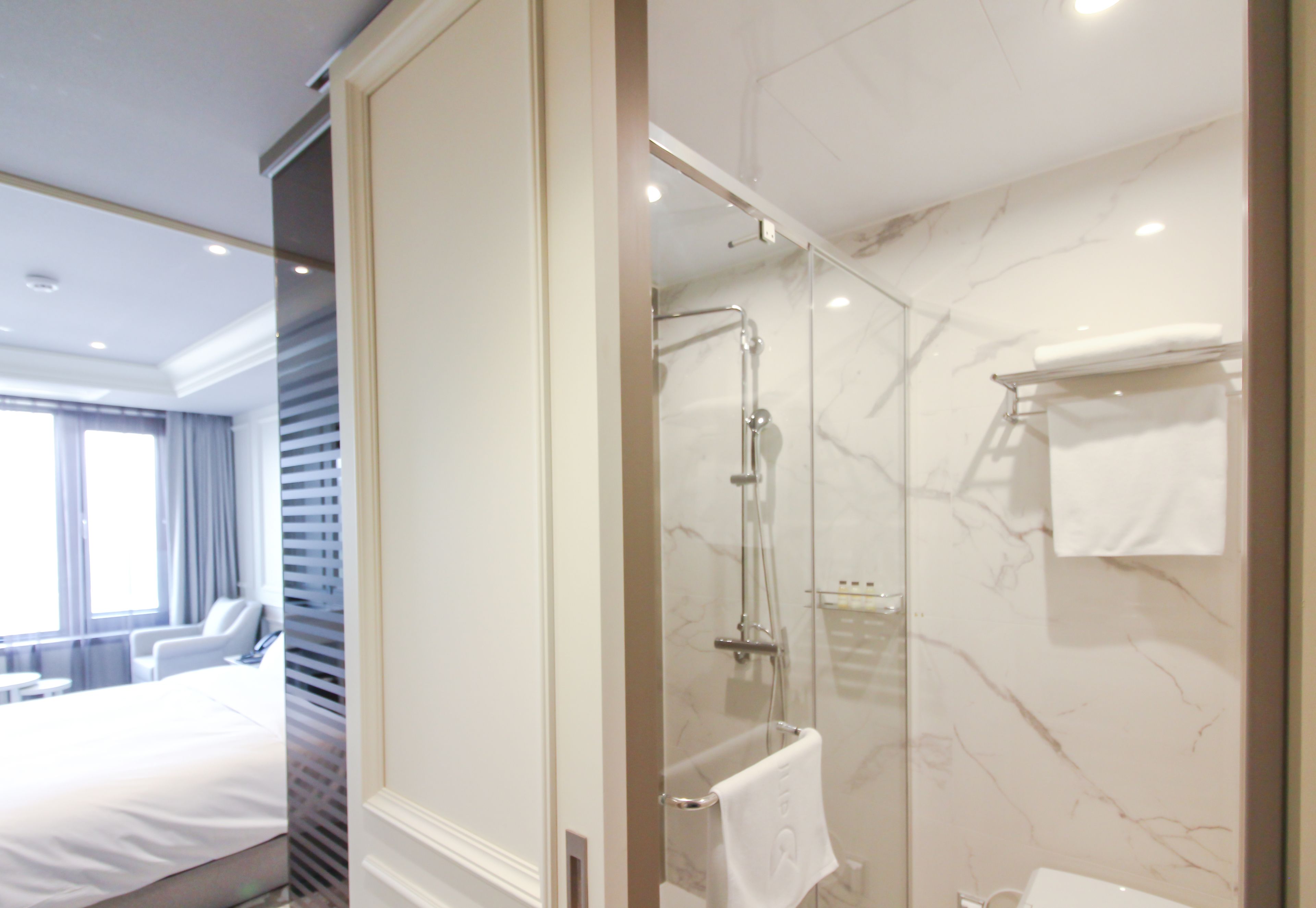 executive double room | bathroom | hair dryer, bathrobes, slippers, bidet
