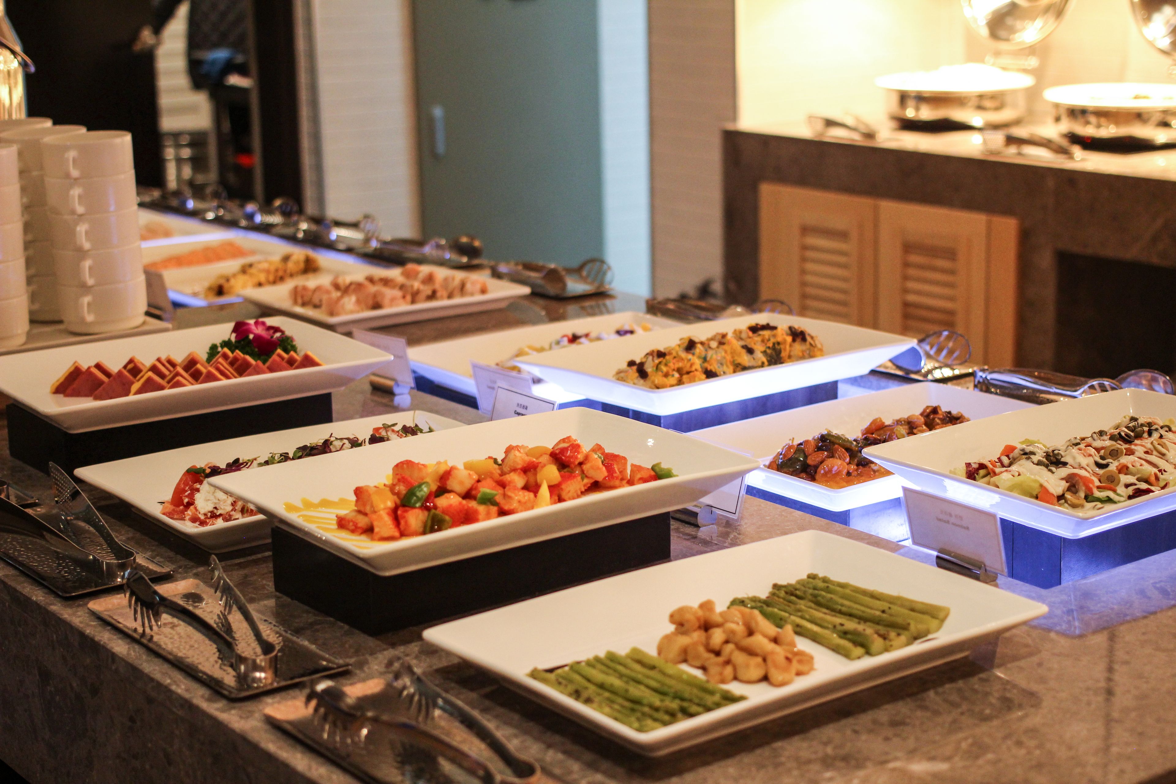 buffet breakfast on weekends (krw 32000 per person)