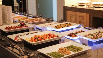 Buffet breakfast on weekends (KRW 32000 per person)