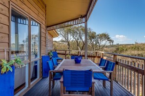 A wooden deck with a table and chairs, overlooking a natural landscape. - The Heyfield Hideaway Rye - PAY 2, STAY 3 Nights! (RYE)