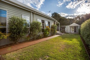 Exterior - Cute Cottage on Cain, Rye - PAY 2, STAY 3 Nights! (RYE)