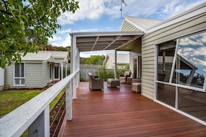 Terrace/patio - Cute Cottage on Cain, Rye - Front Beach at the end of the street (RYE)